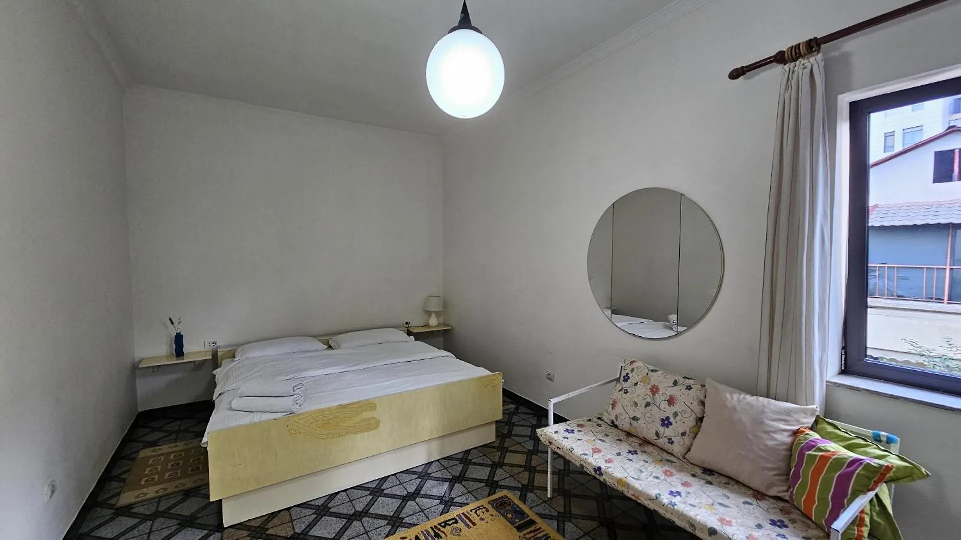 Angie'S Shared Villa Tam Tirana Homestay