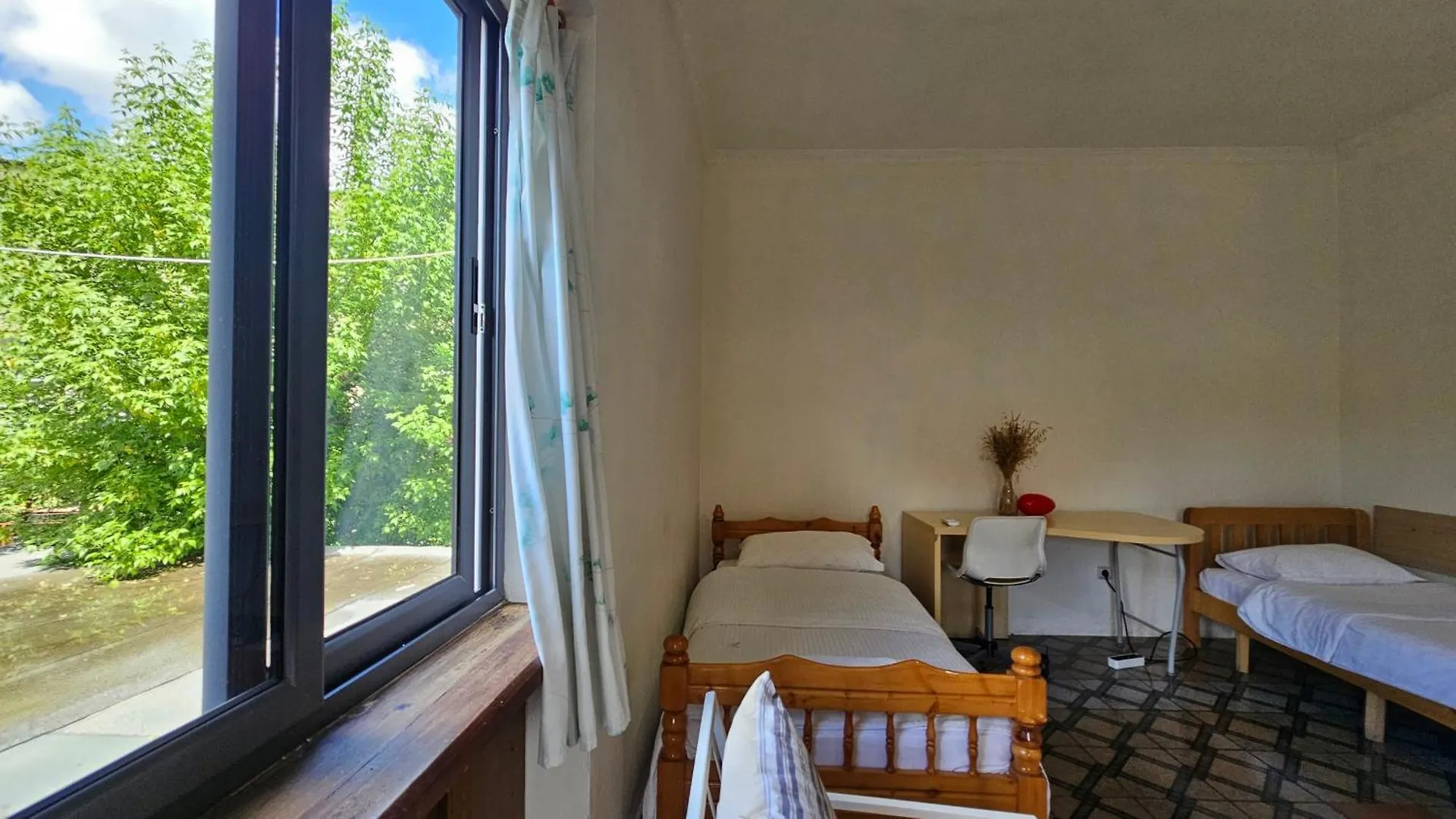 Angie'S Shared Villa Tam Tirana Homestay