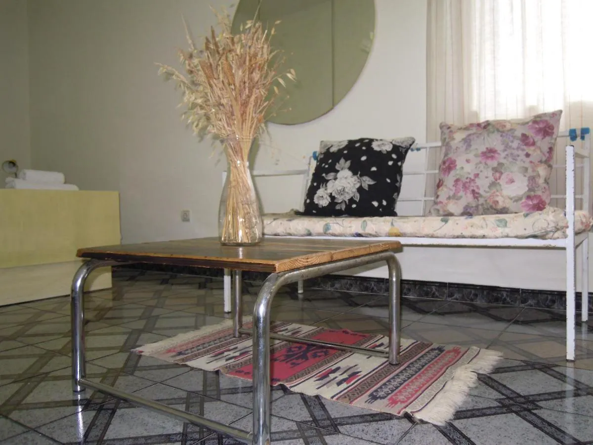 Homestay Angie'S Shared Villa Tam Tirana