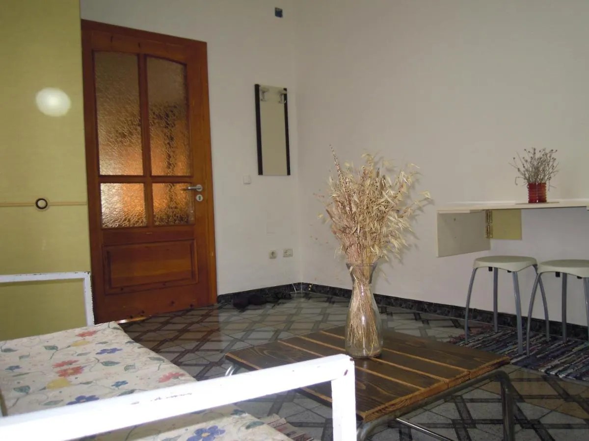 Angie'S Shared Villa Tam Tirana