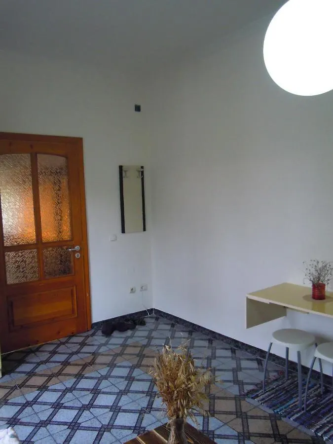 Angie'S Shared Villa Tam Tirana Albania