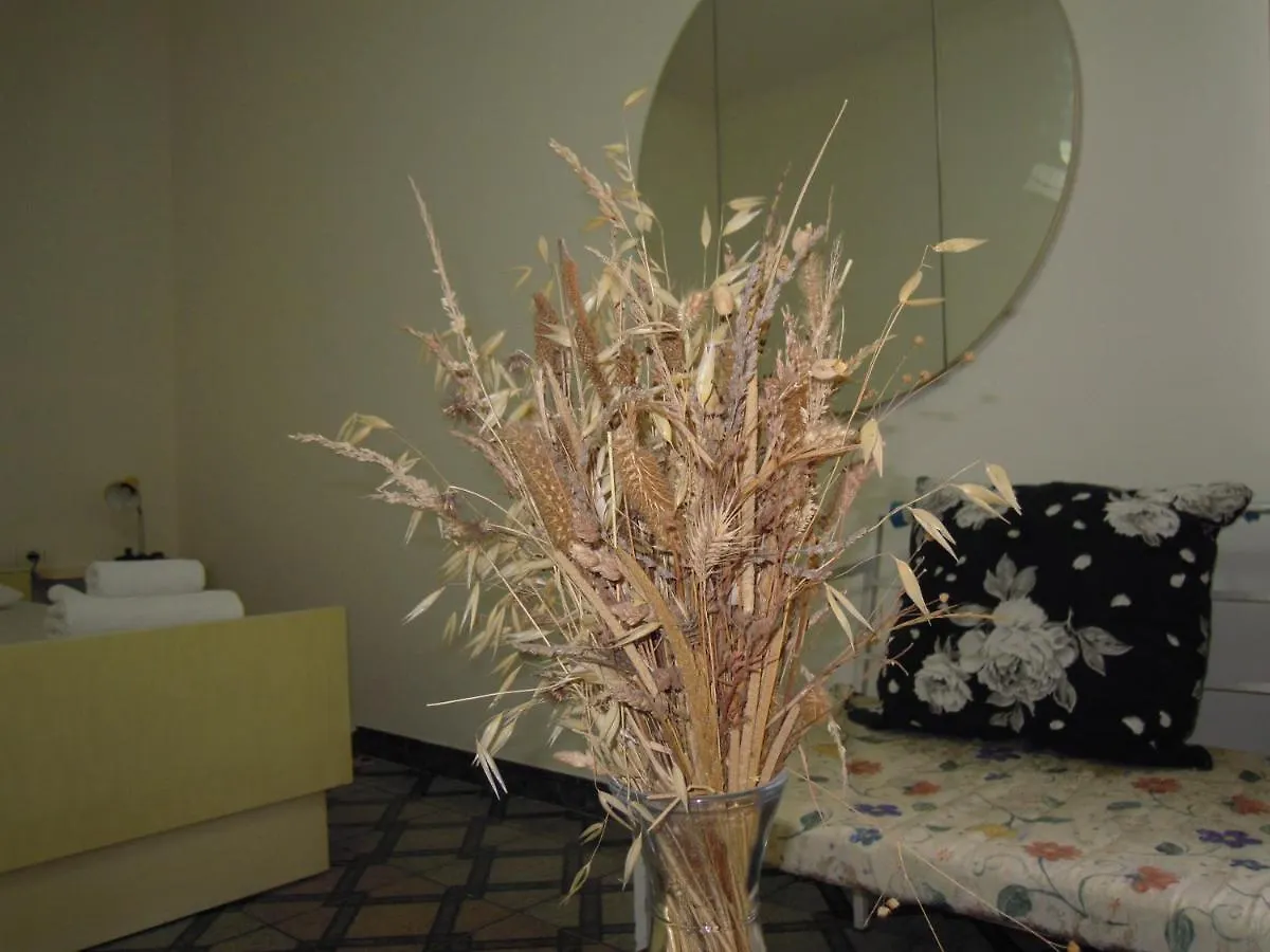 Angie'S Shared Villa Tam Tirana