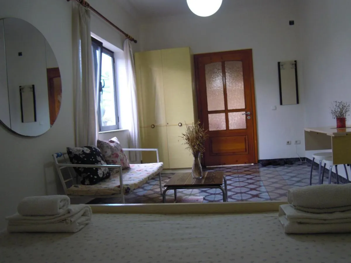 Angie'S Shared Villa Tam Tirana Homestay