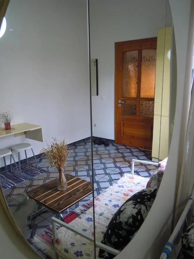 Homestay Angie'S Shared Villa Tam Tirana