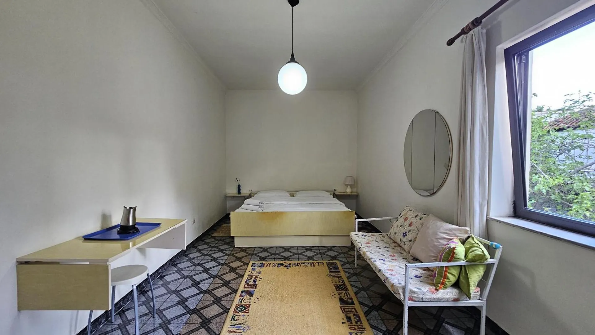 Angie'S Shared Villa Tam Tirana