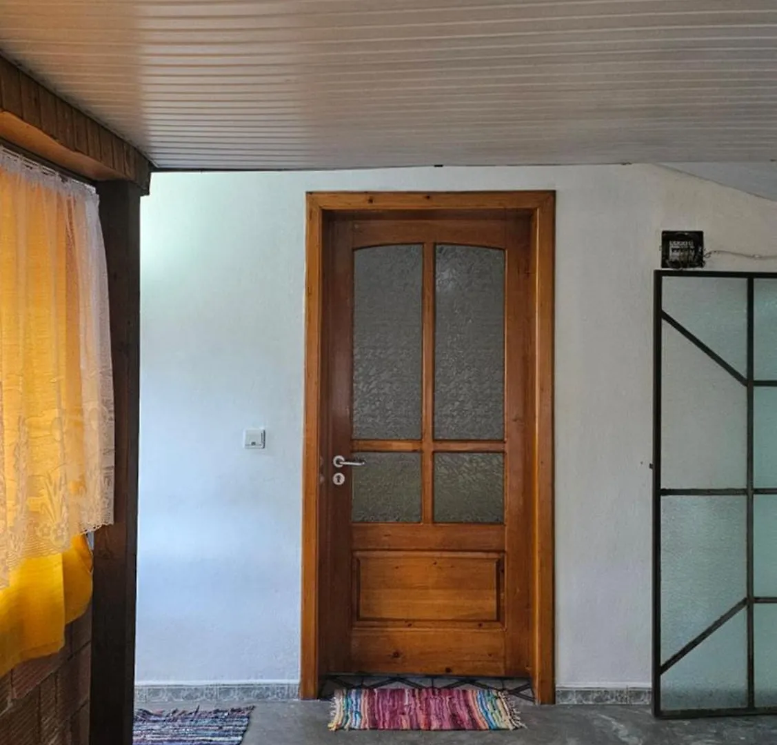 Angie'S Shared Villa Tam Tirana Homestay