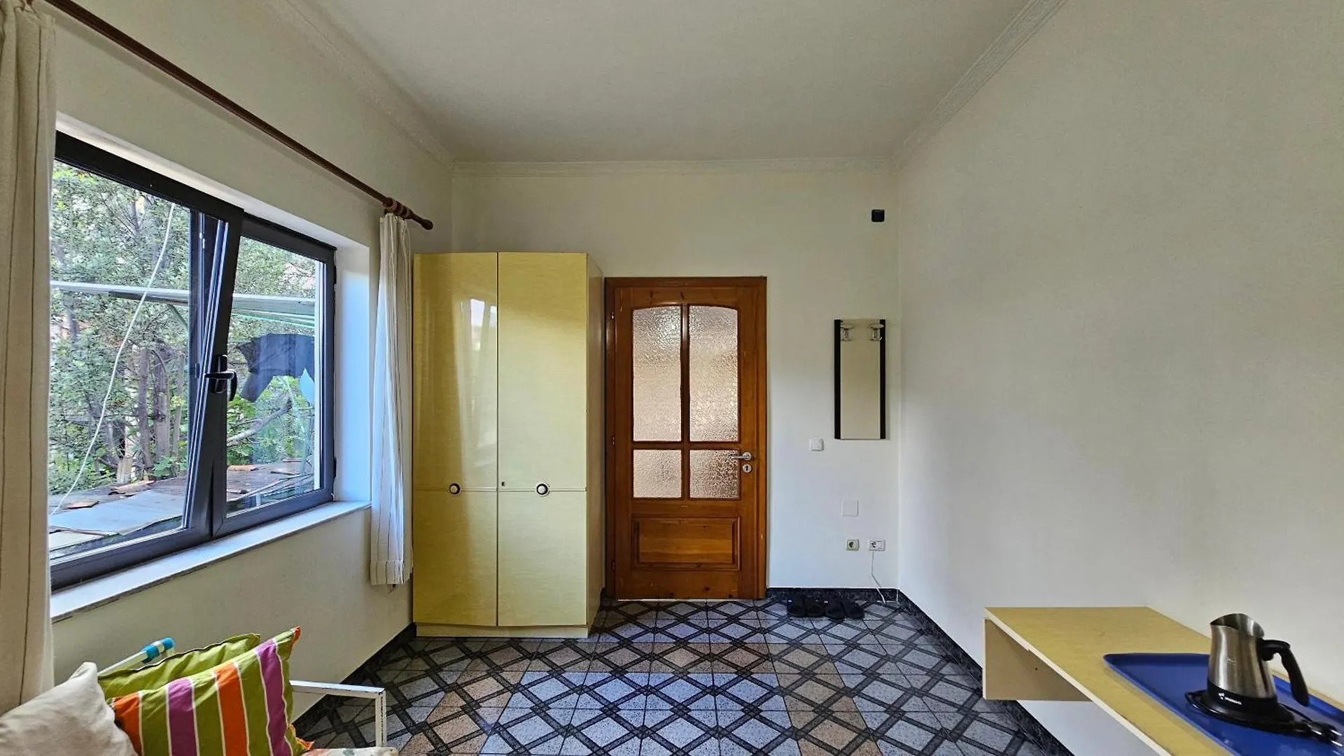 Homestay Angie'S Shared Villa Tam Tirana