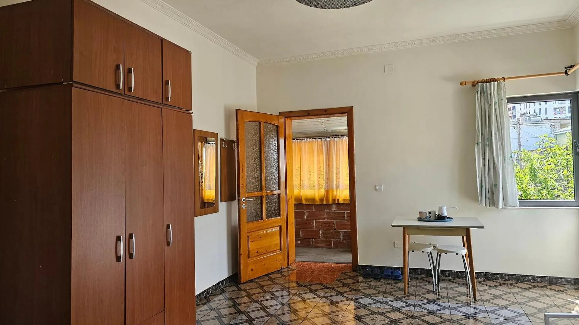 Angie'S Shared Villa Tam Tirana Homestay