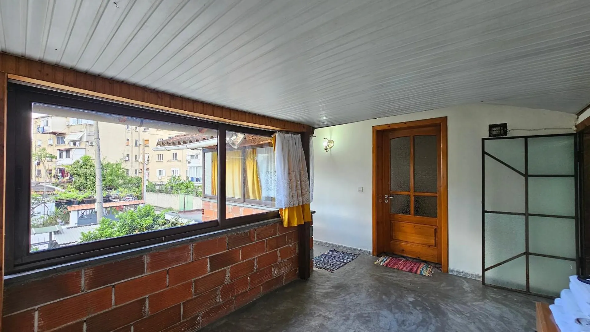 Angie'S Shared Villa Tam Tirana