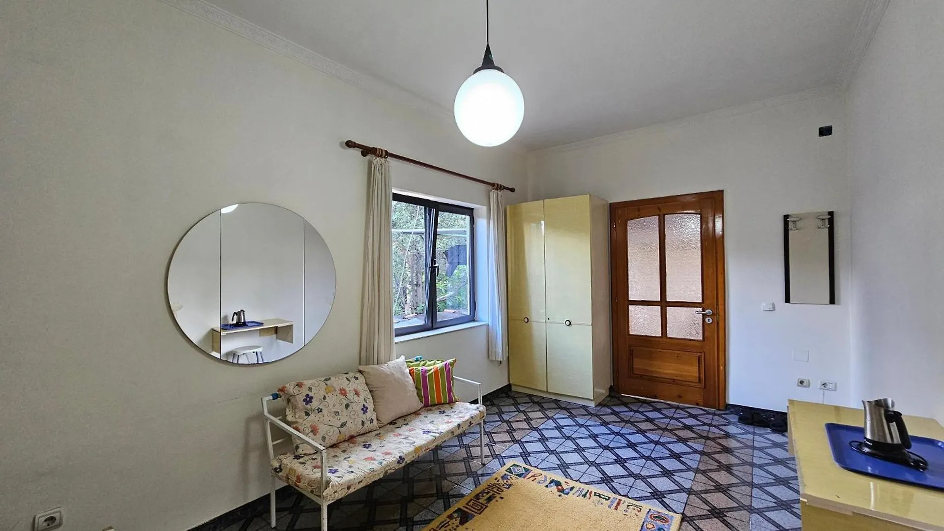 Angie'S Shared Villa Tam Tirana Homestay