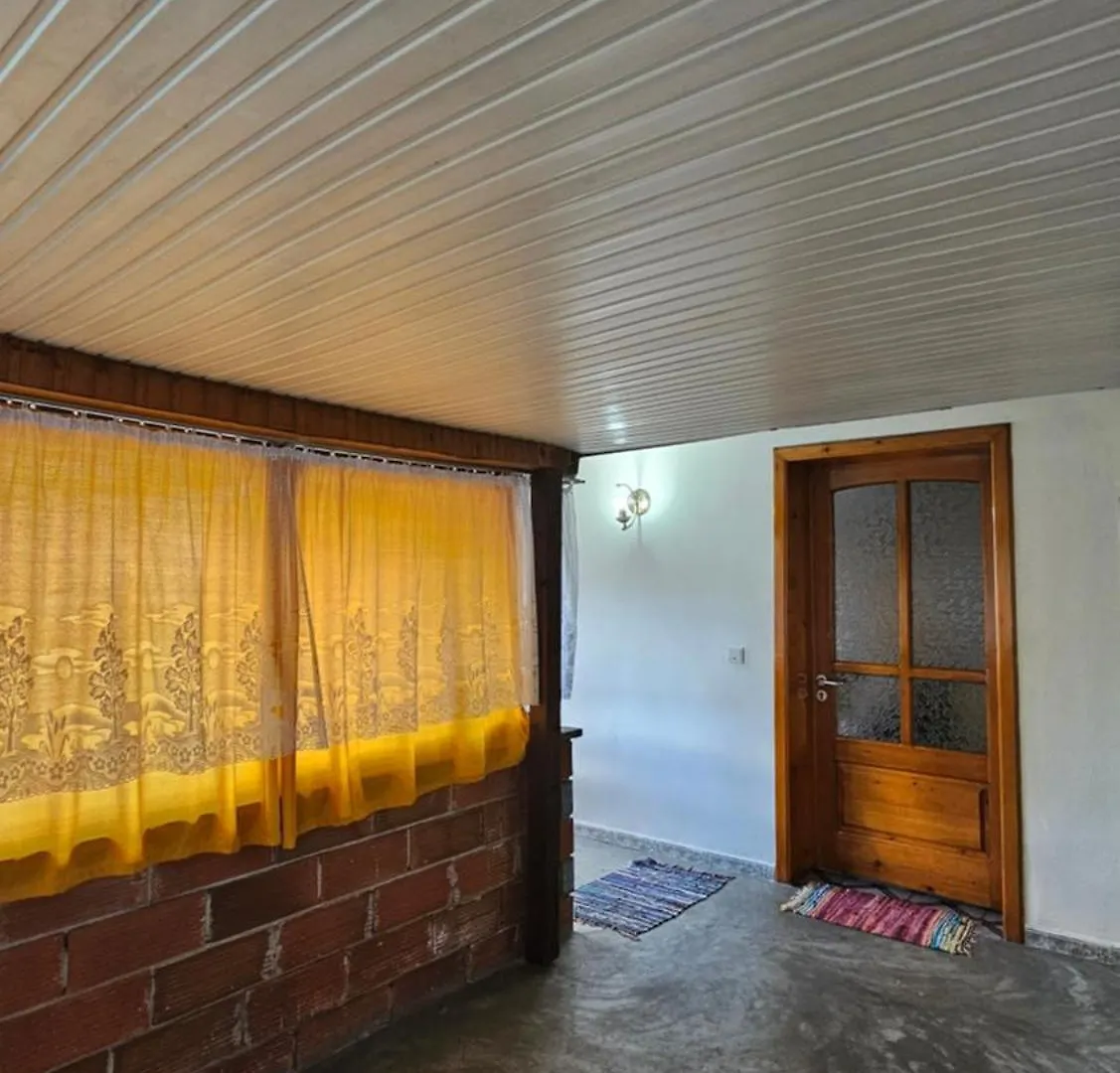 Angie'S Shared Villa Tam Tirana