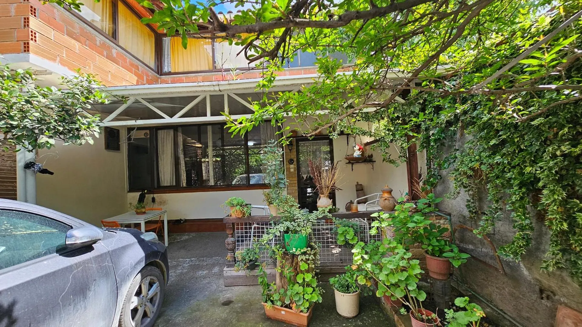 Angie'S Shared Villa Tam Tirana