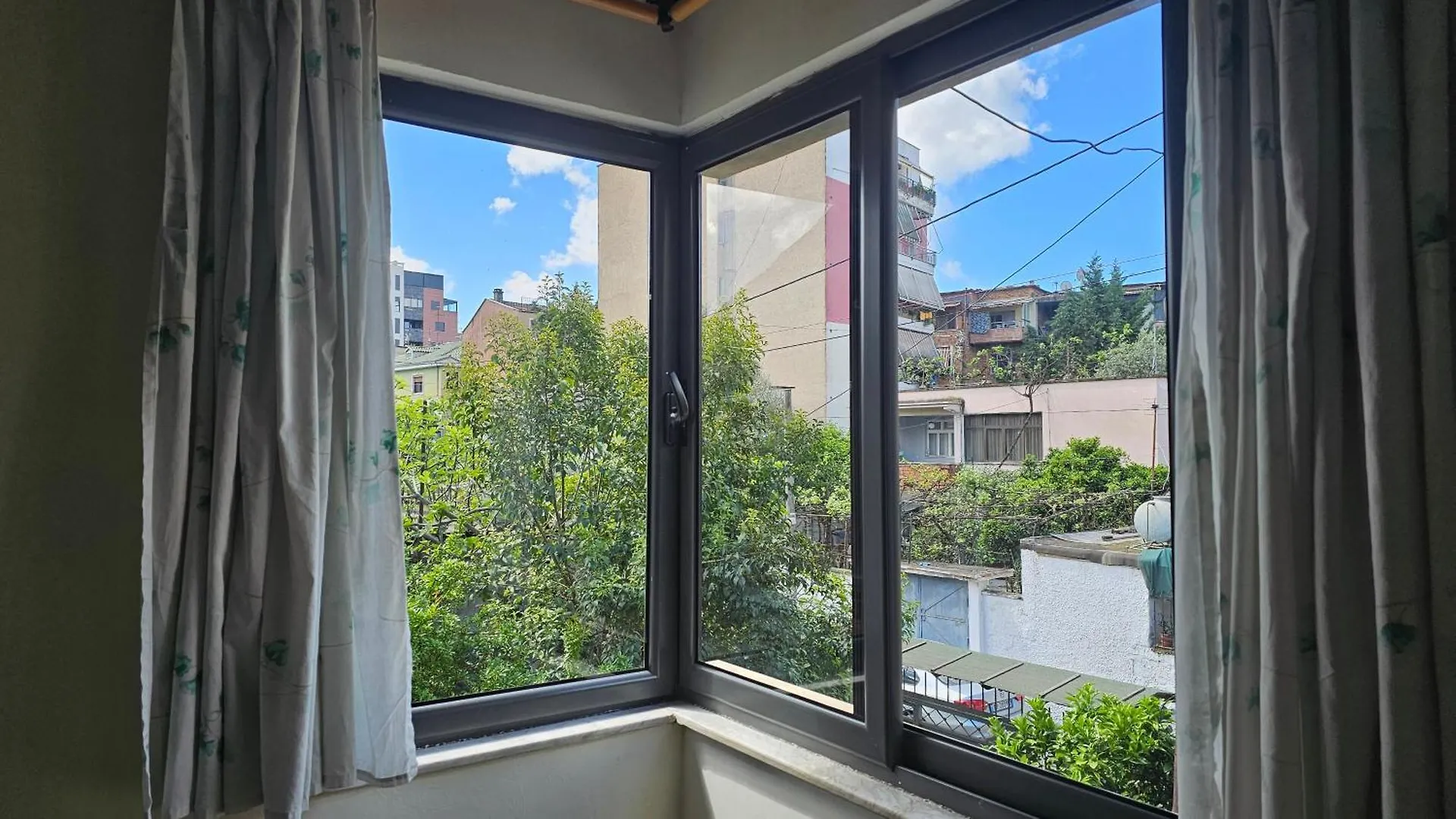Homestay Angie'S Shared Villa Tam Tirana