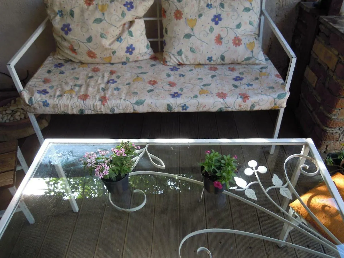 Angie'S Shared Villa Tam Tirana Homestay