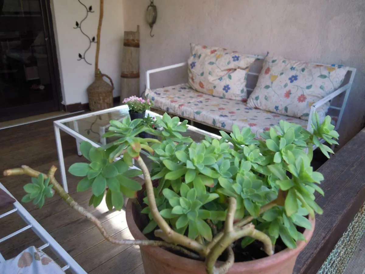 Angie'S Shared Villa Tam Tirana