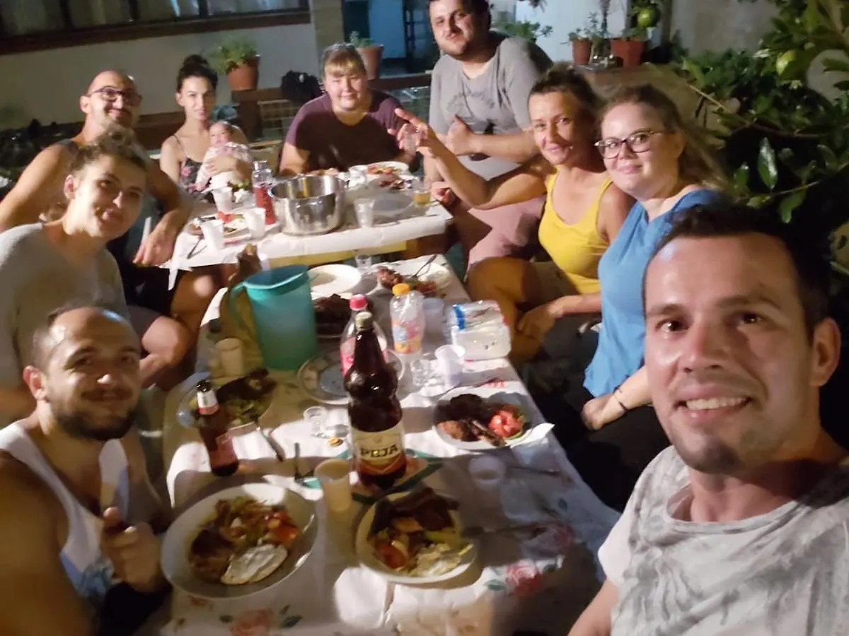 Angie'S Shared Villa Tam Tirana